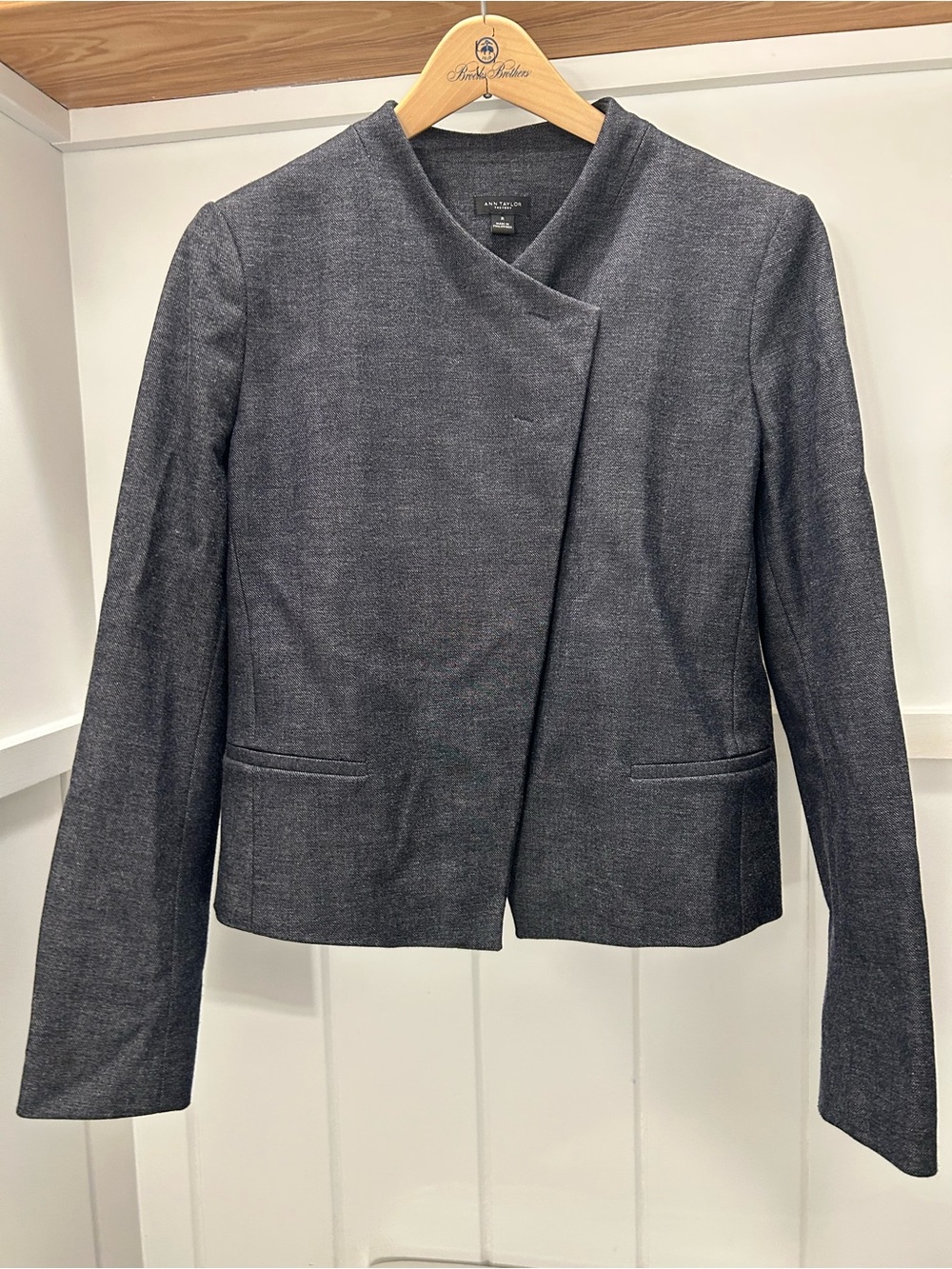 Cropped Open-Front Blazer - Picture 2 of 5